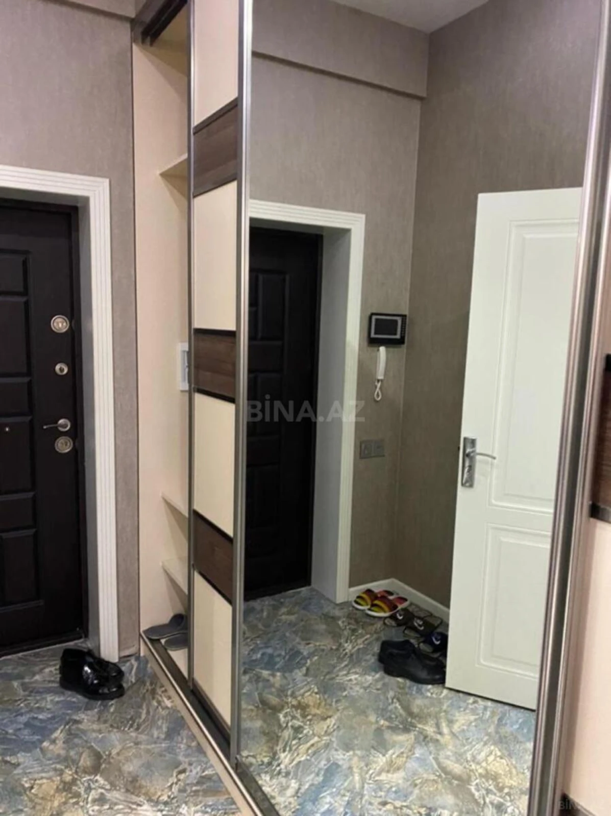 Kirayə verilir 2 otaqlı mənzil 90 m²