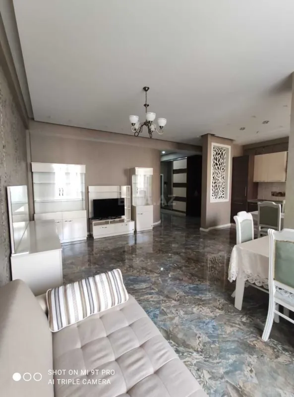 Kirayə verilir 2 otaqlı mənzil 90 m²