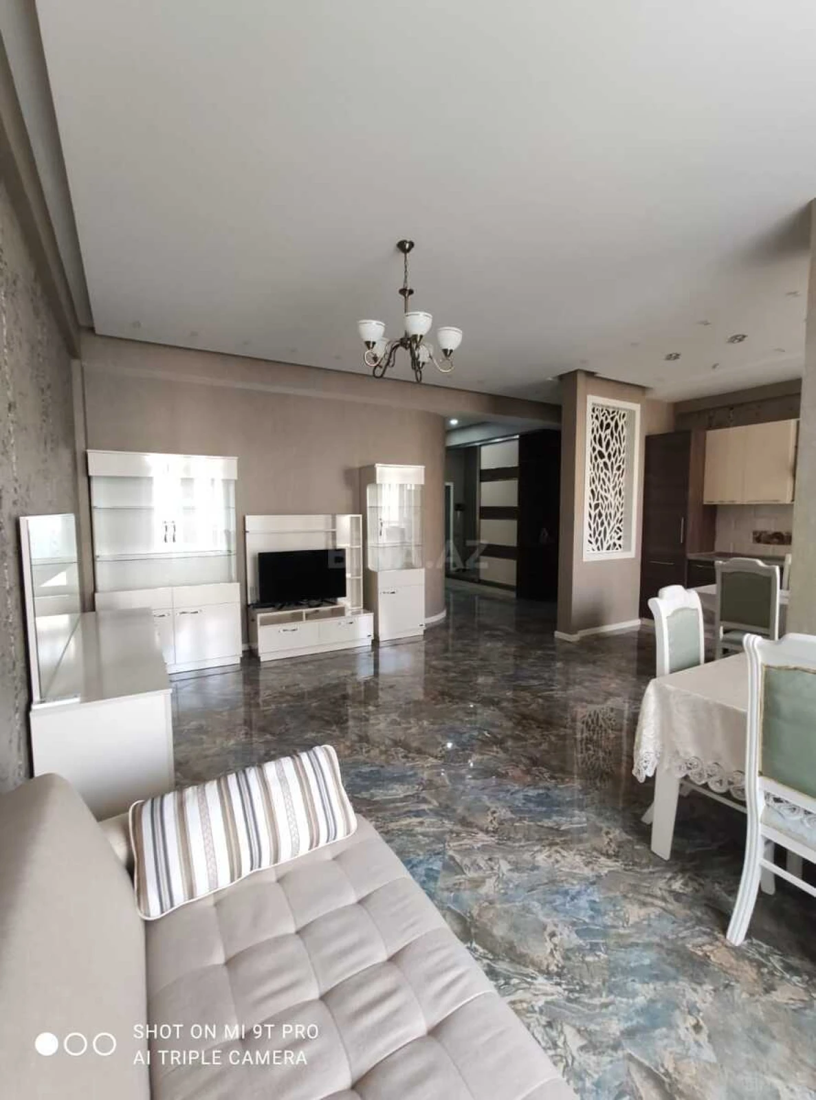 Kirayə verilir 2 otaqlı mənzil 90 m²