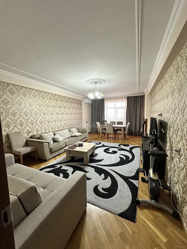 Satılır 3 otaqlı mənzil 110 m²