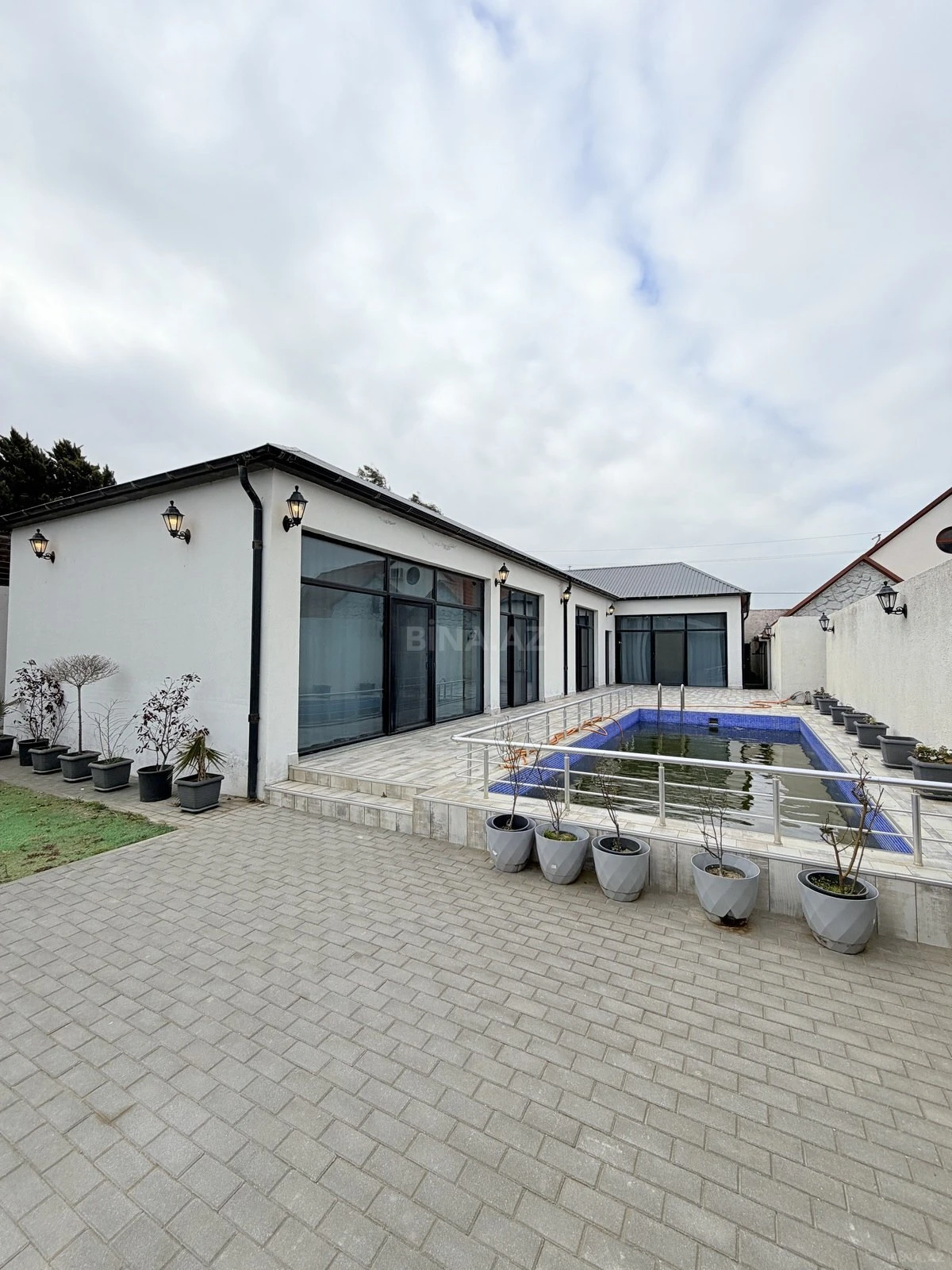 Kirayə verilir 4 otaqlı həyət evi 220 m²