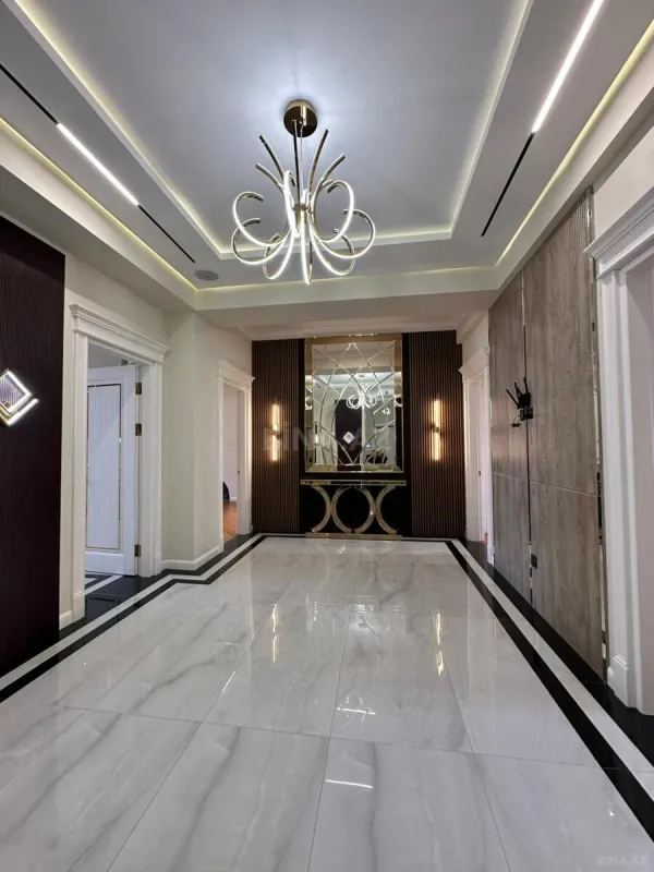 Satılır 4 otaqlı mənzil 200 m²