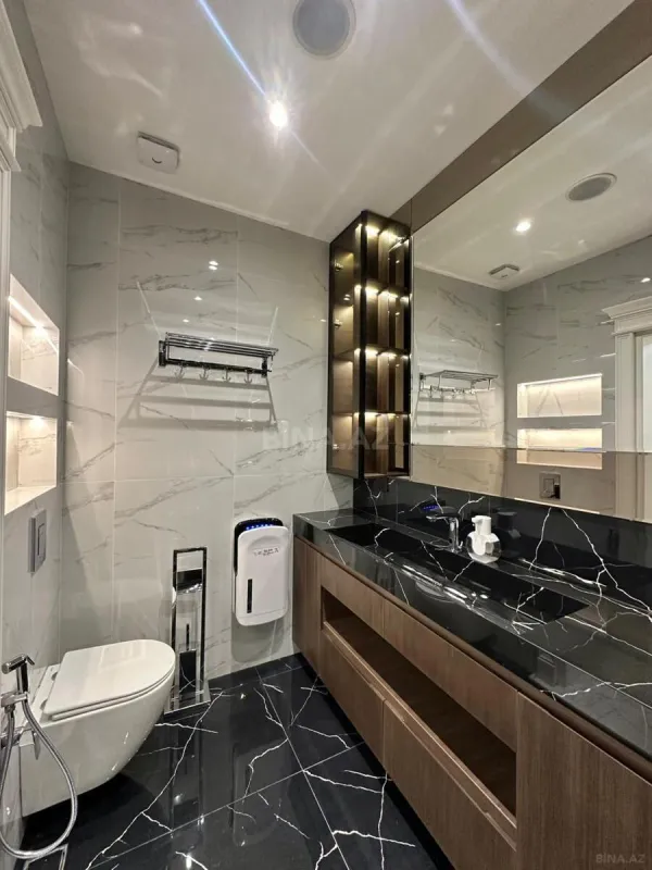 Satılır 4 otaqlı mənzil 200 m²