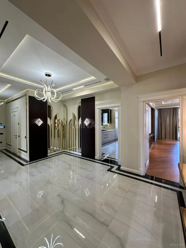 Satılır 4 otaqlı mənzil 200 m²