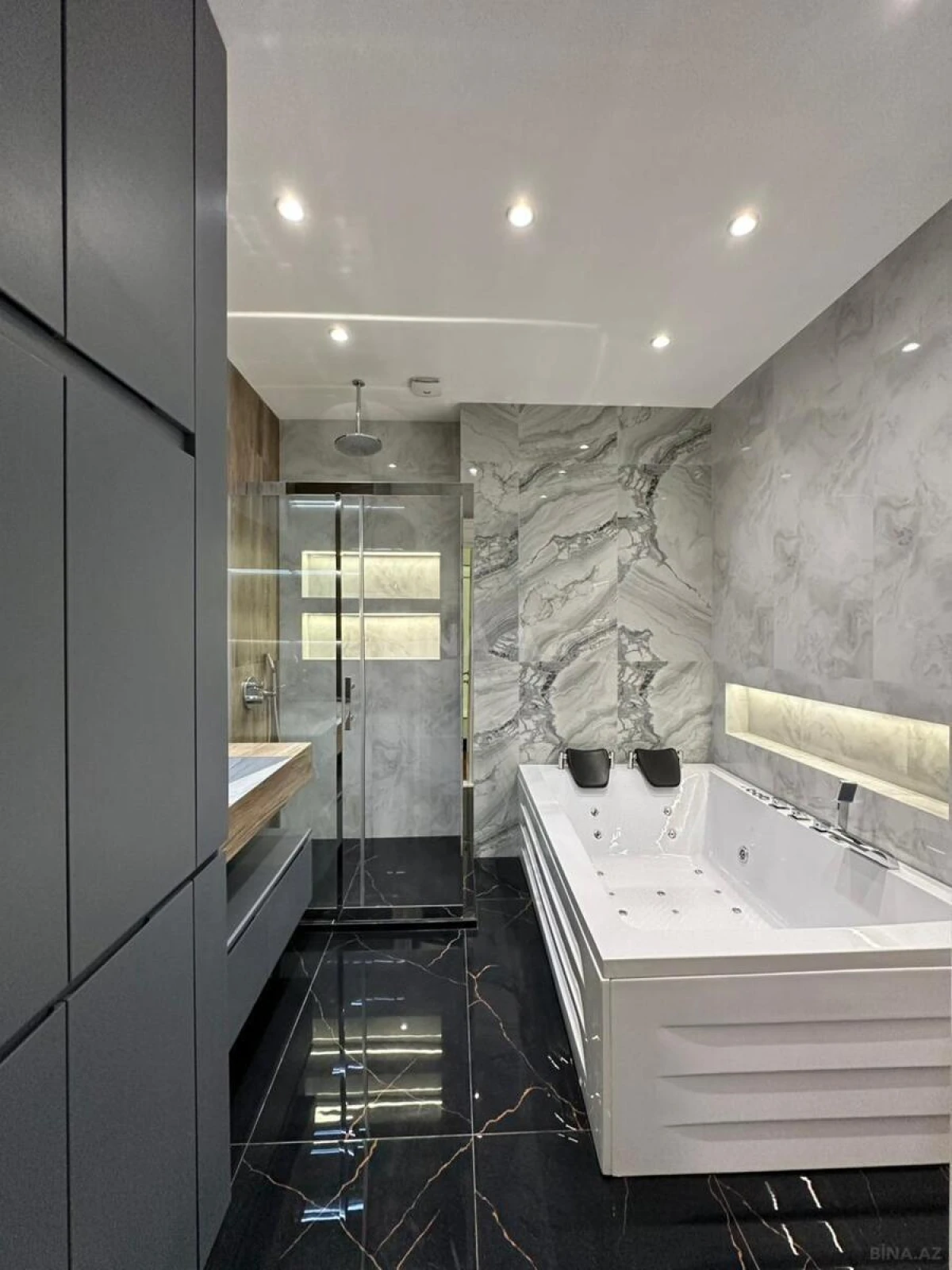 Satılır 4 otaqlı mənzil 200 m²