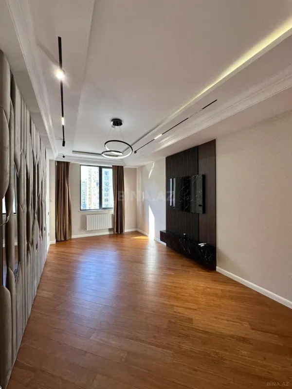 Satılır 4 otaqlı mənzil 200 m²