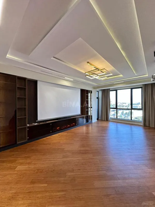Satılır 4 otaqlı mənzil 200 m²