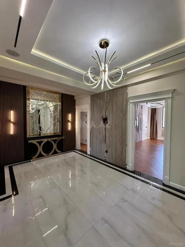 Satılır 4 otaqlı mənzil 200 m²