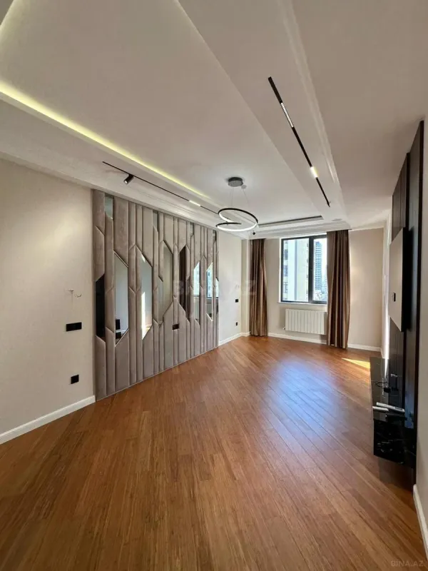 Satılır 4 otaqlı mənzil 200 m²