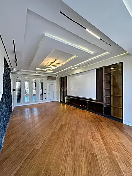 Satılır 4 otaqlı mənzil 200 m²
