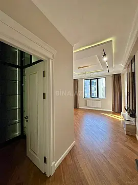Satılır 4 otaqlı mənzil 200 m²