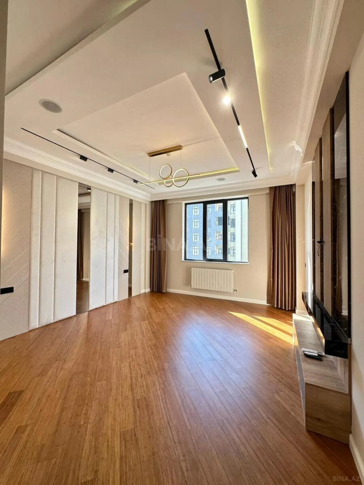 Satılır 4 otaqlı mənzil 200 m²