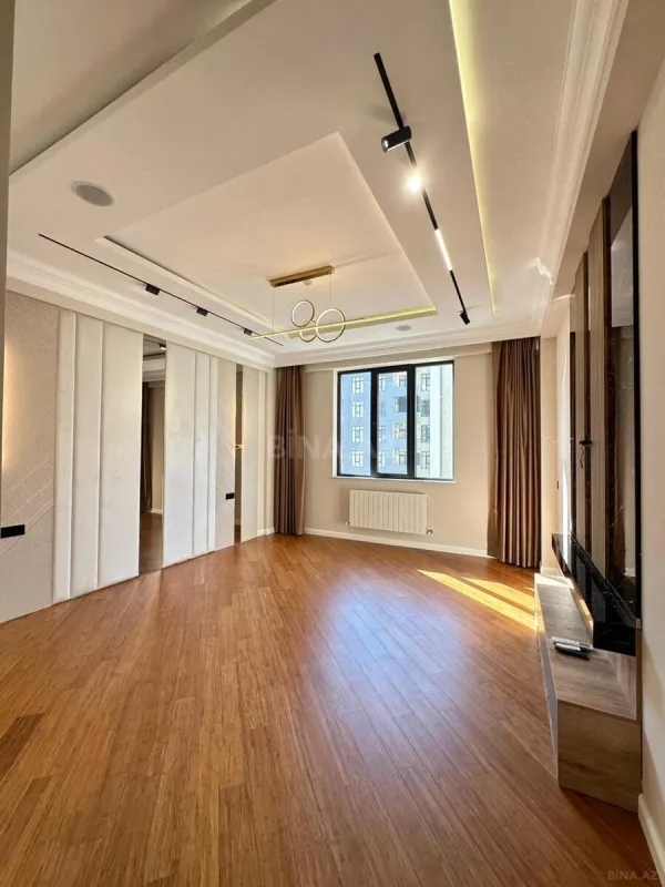 Satılır 4 otaqlı mənzil 200 m²