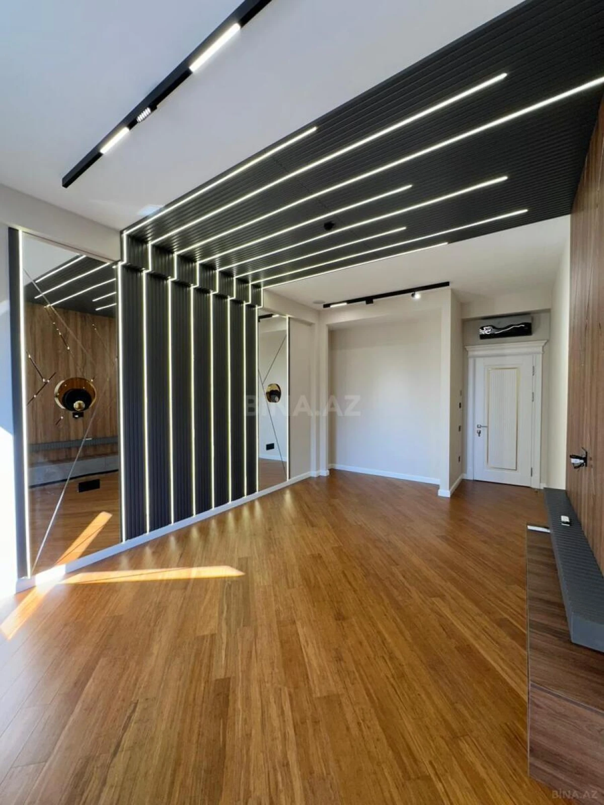 Satılır 4 otaqlı mənzil 200 m²