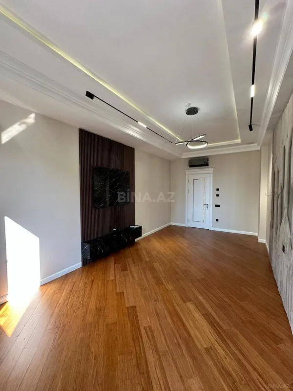 Satılır 4 otaqlı mənzil 200 m²