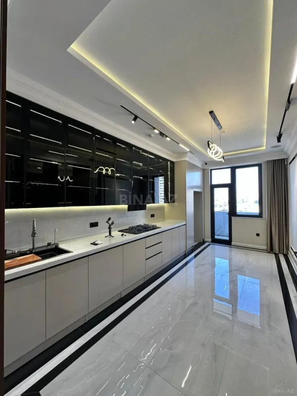 Satılır 4 otaqlı mənzil 200 m²