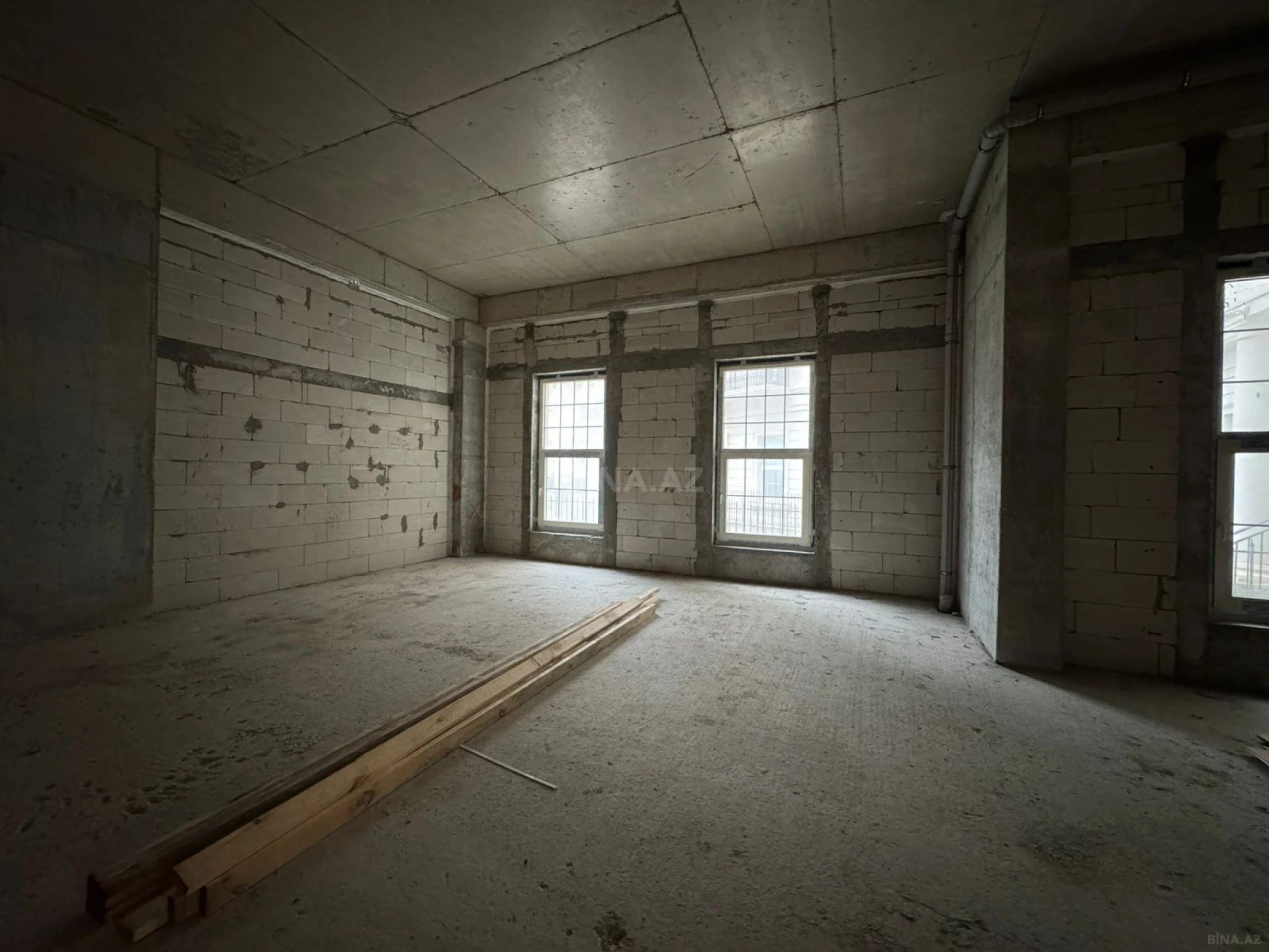 Satılır 3 otaqlı mənzil 142 m²