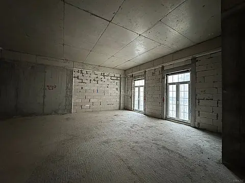 Satılır 3 otaqlı mənzil 142 m²