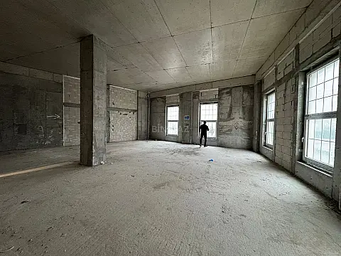 Satılır 3 otaqlı mənzil 142 m²