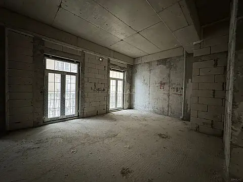 Satılır 3 otaqlı mənzil 142 m²