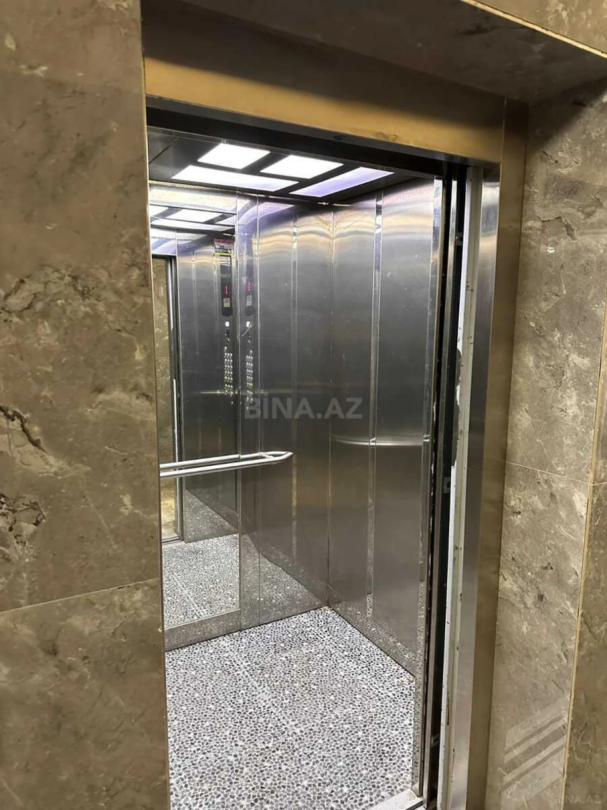 Satılır 3 otaqlı mənzil 95 m²