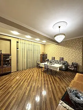 Satılır 3 otaqlı mənzil 125 m²