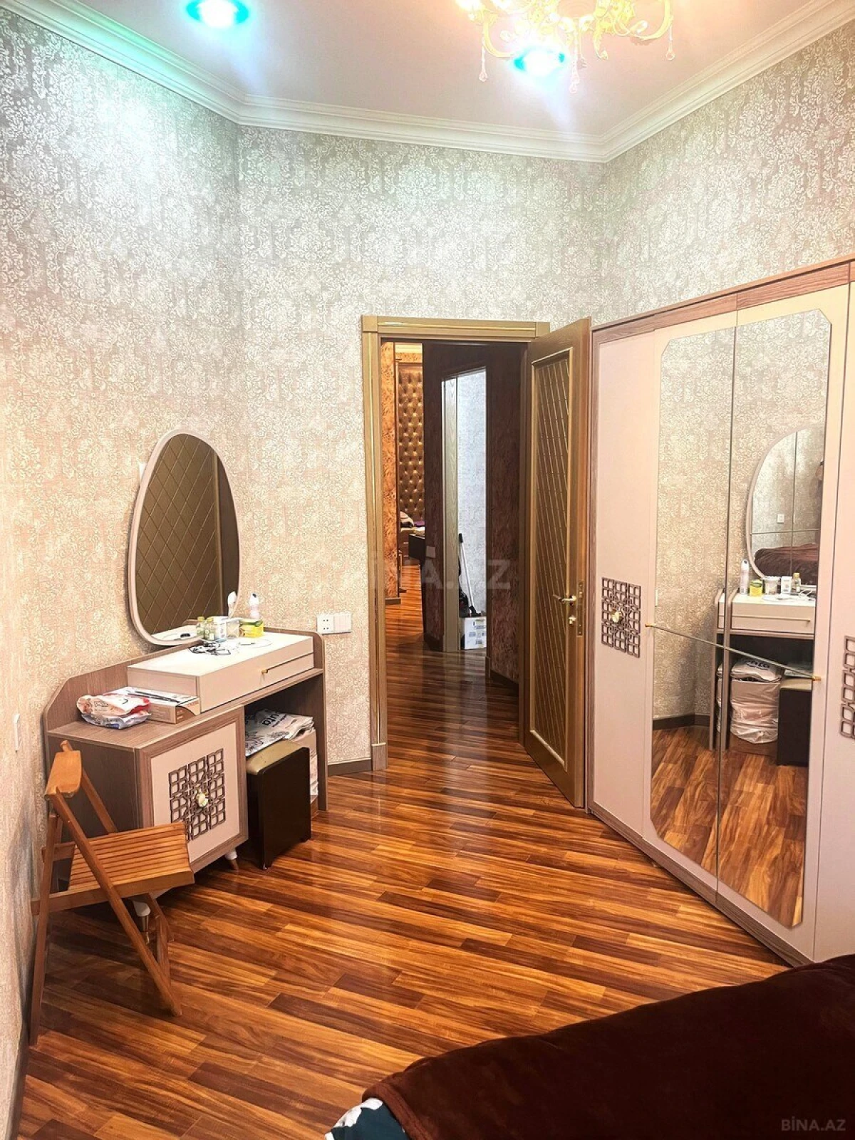 Satılır 3 otaqlı mənzil 125 m²