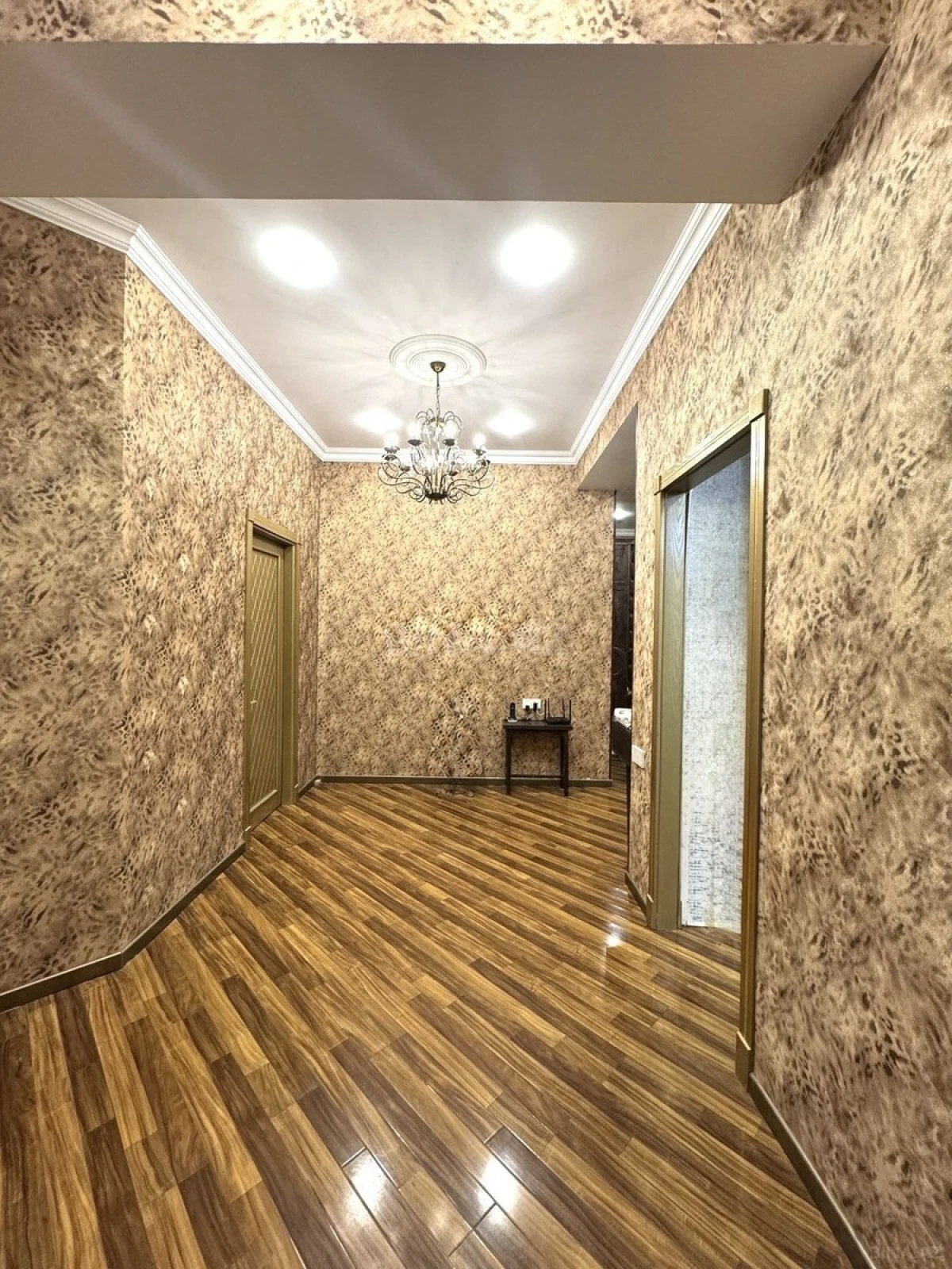 Satılır 3 otaqlı mənzil 125 m²