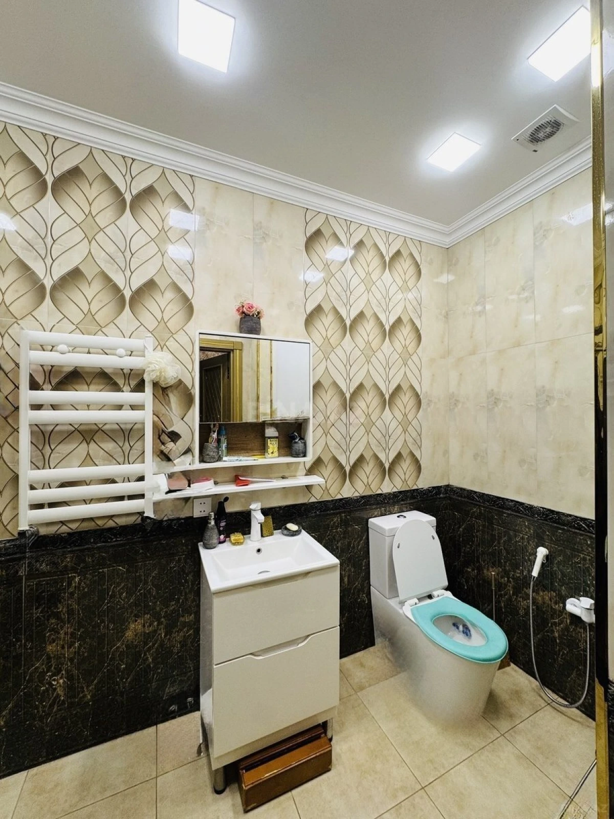 Satılır 3 otaqlı mənzil 125 m²