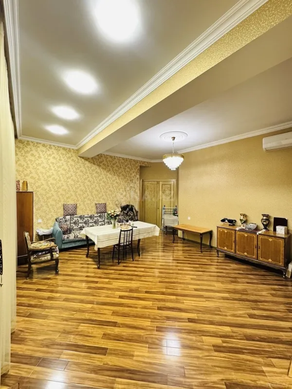Satılır 3 otaqlı mənzil 125 m²