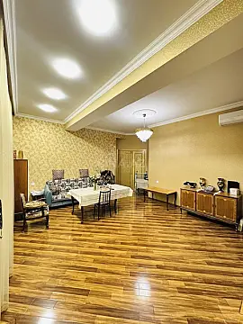 Satılır 3 otaqlı mənzil 125 m²