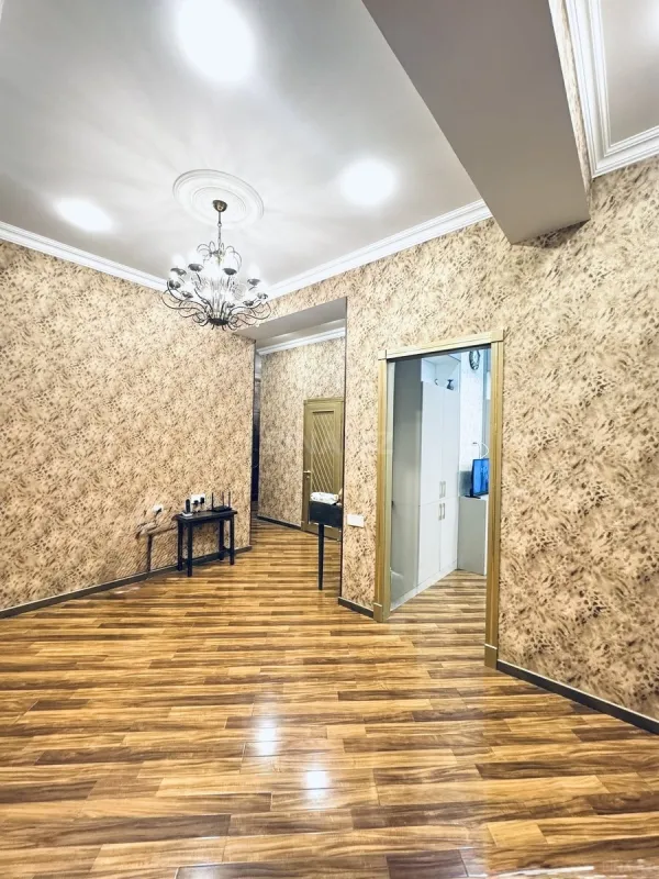 Satılır 3 otaqlı mənzil 125 m²