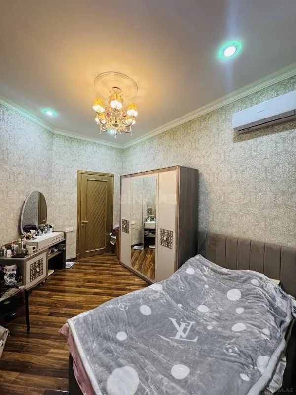 Satılır 3 otaqlı mənzil 125 m²