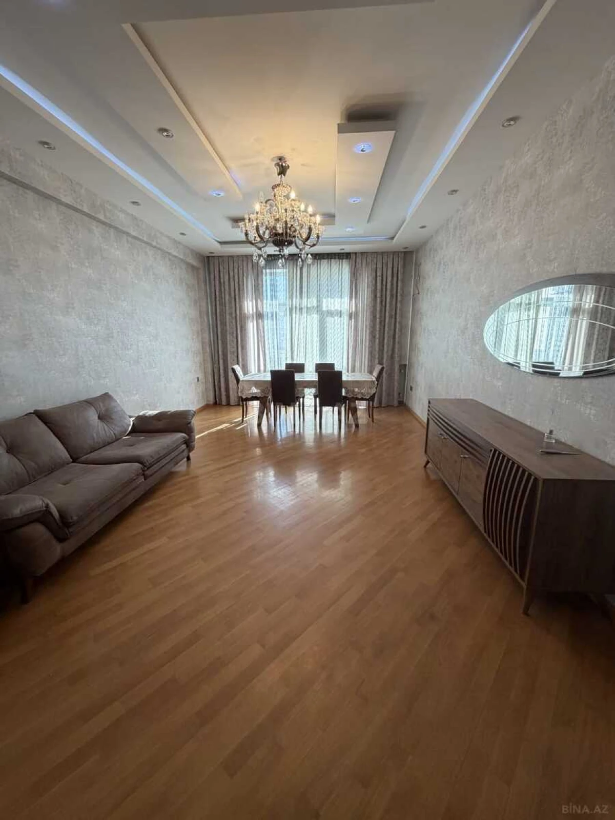 Kirayə verilir 4 otaqlı mənzil 135 m²