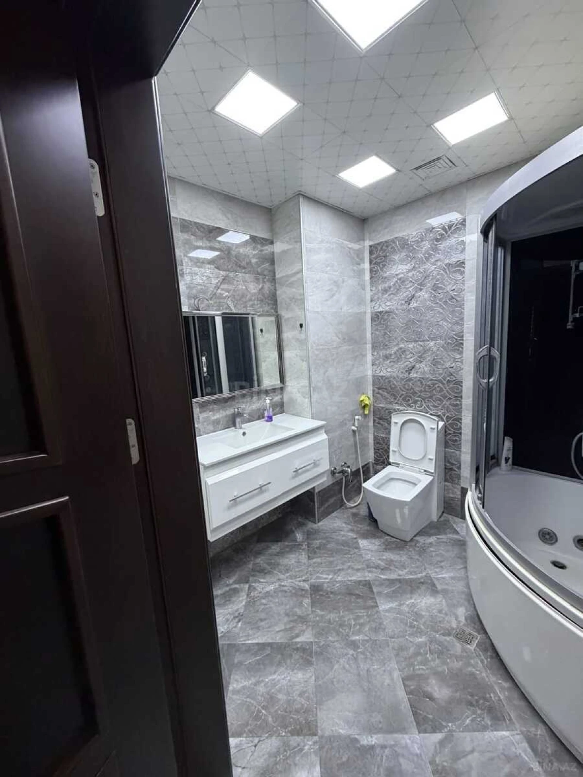 Kirayə verilir 4 otaqlı mənzil 135 m²