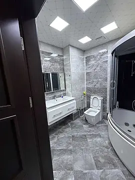 Kirayə verilir 4 otaqlı mənzil 135 m²