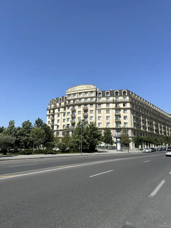 Satılır 3 otaqlı mənzil 112 m²