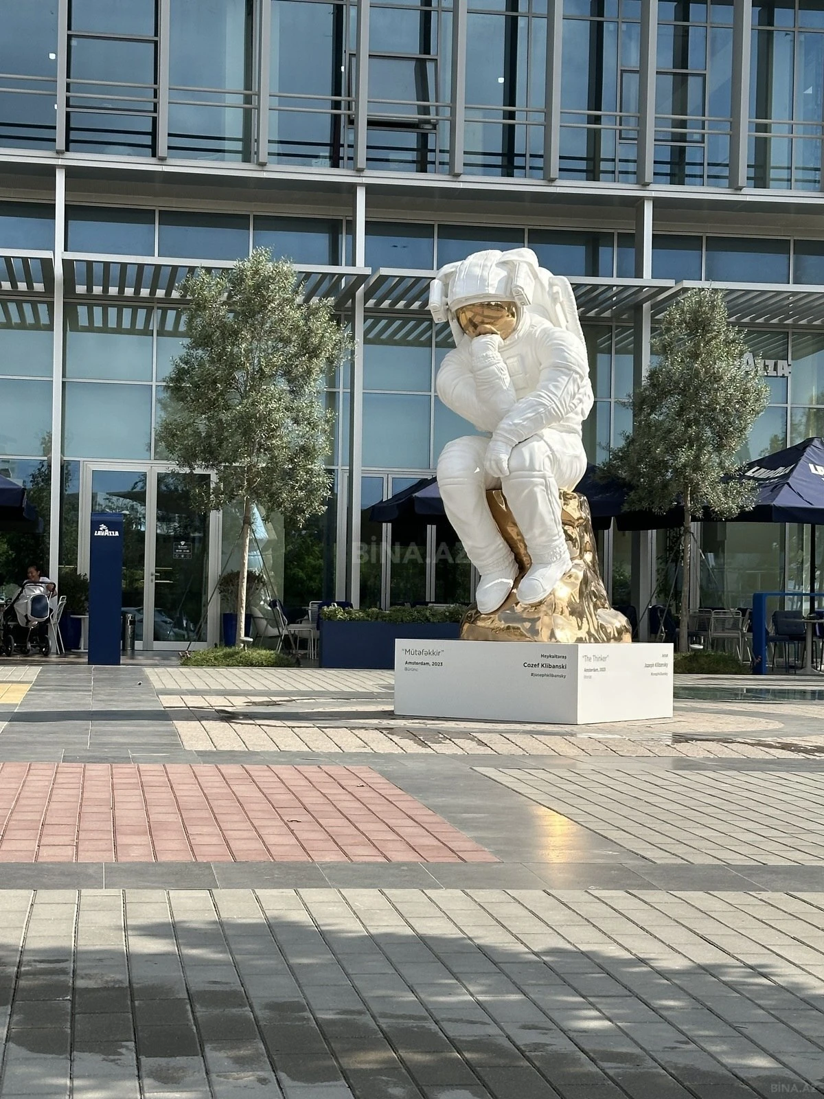 Satılır 3 otaqlı mənzil 112 m²