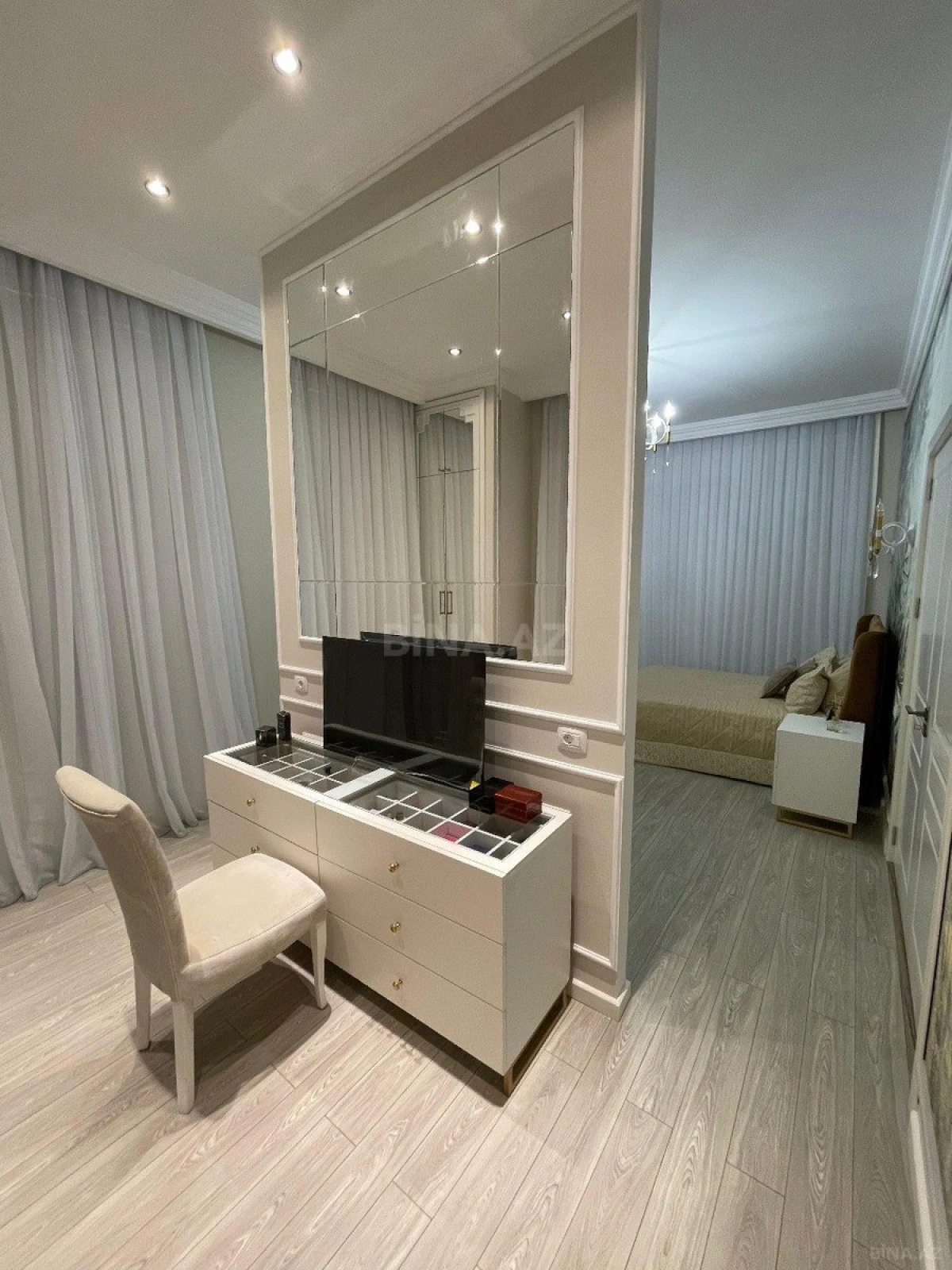 Satılır 6 otaqlı həyət evi 400 m²