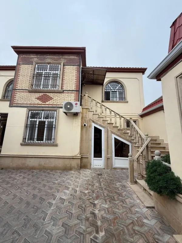 Satılır 6 otaqlı həyət evi 190 m²