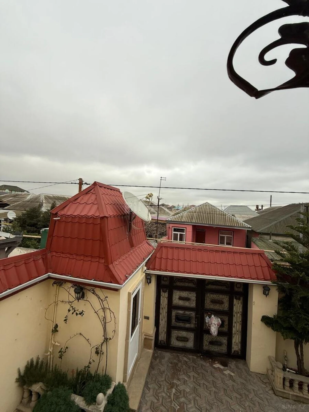 Satılır 6 otaqlı həyət evi 190 m²