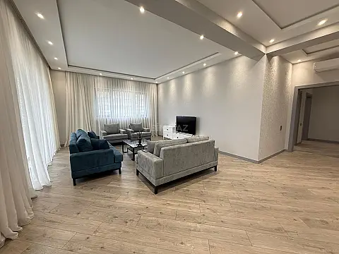 Kirayə verilir 3 otaqlı mənzil 160 m²