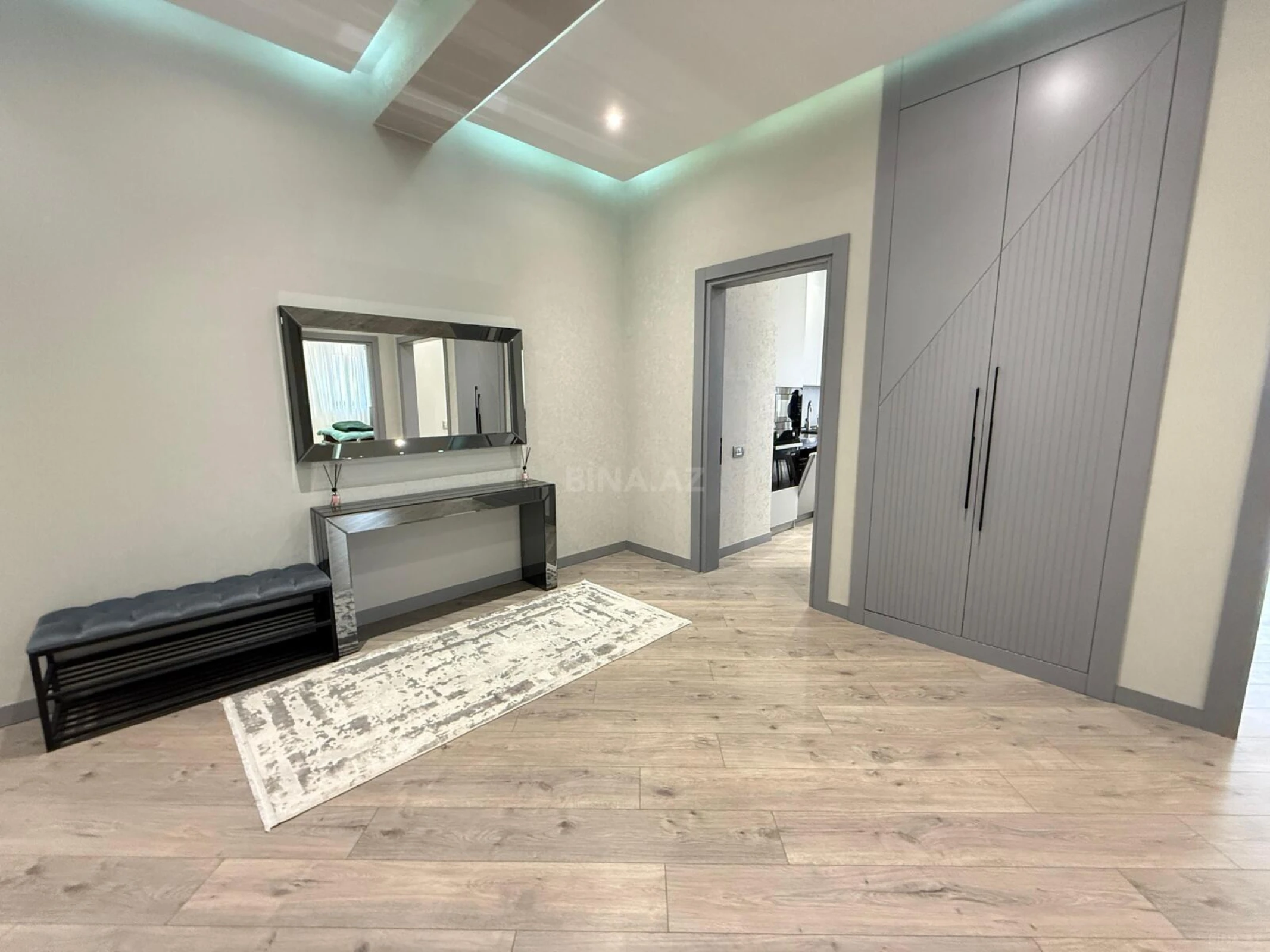Kirayə verilir 3 otaqlı mənzil 160 m²
