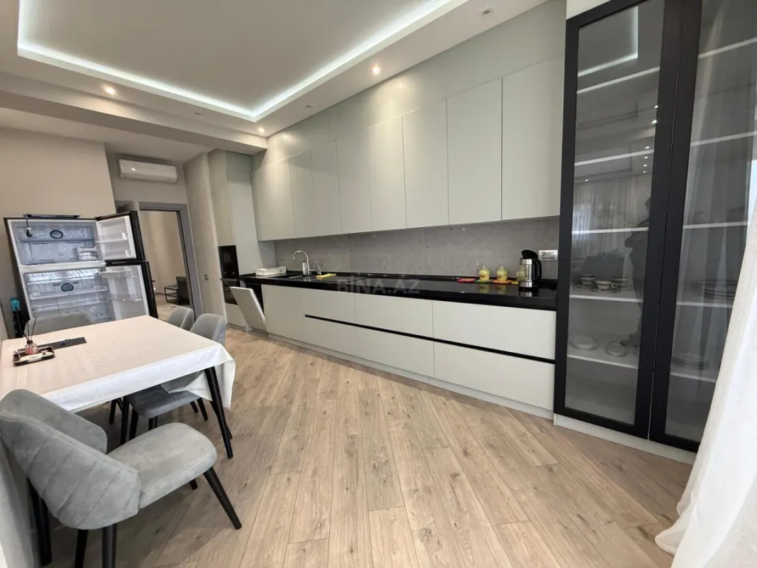 Kirayə verilir 3 otaqlı mənzil 160 m²