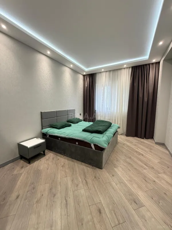 Kirayə verilir 3 otaqlı mənzil 160 m²