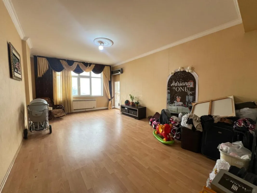 Satılır 3 otaqlı mənzil 150 m²