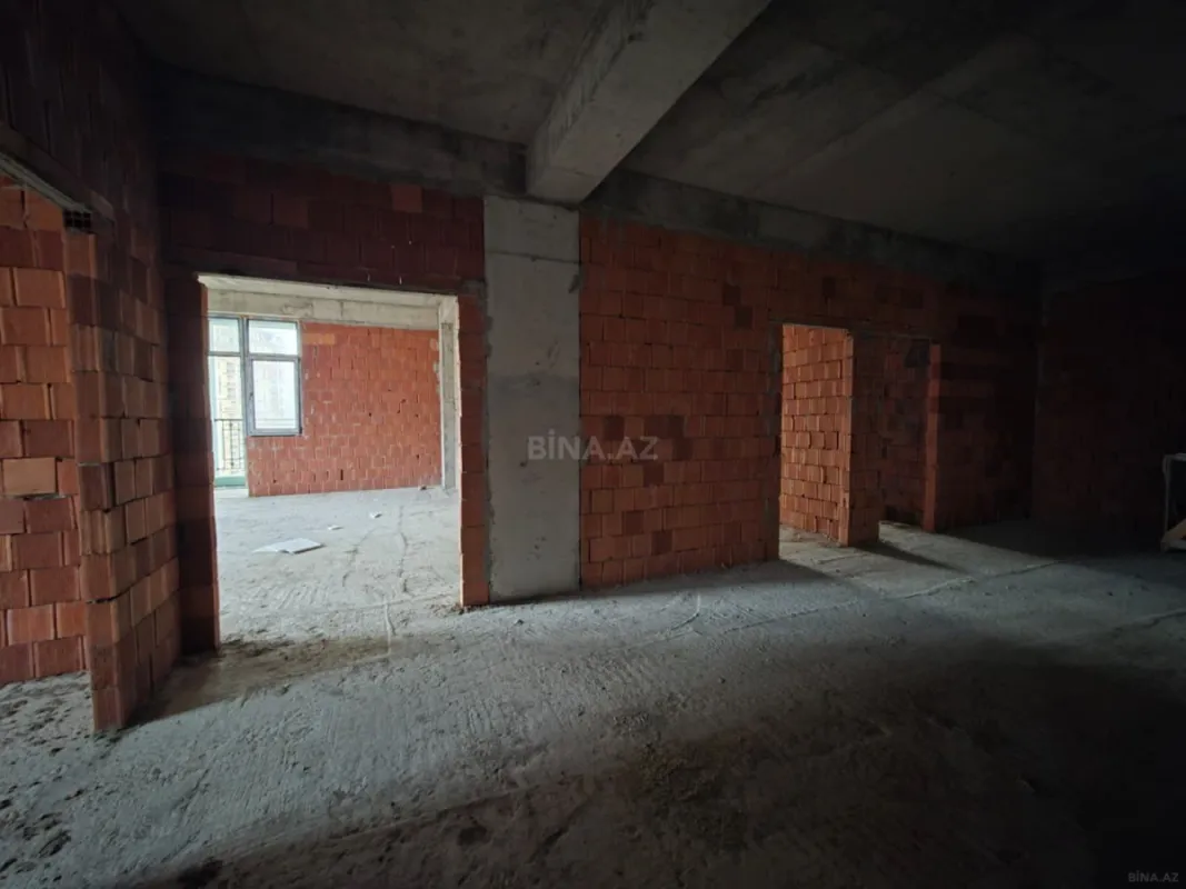 Satılır 4 otaqlı mənzil 220 m²