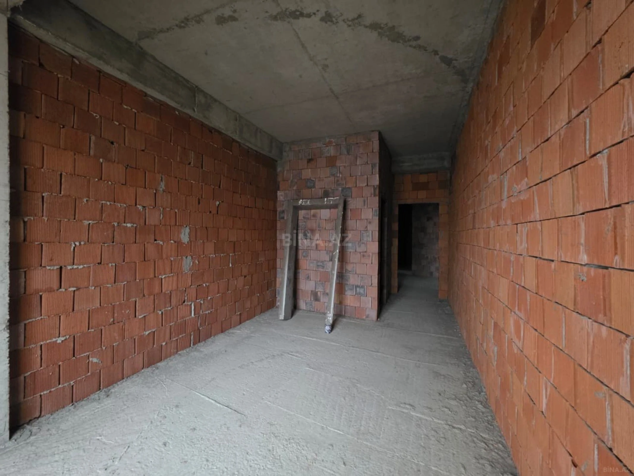 Satılır 4 otaqlı mənzil 220 m²