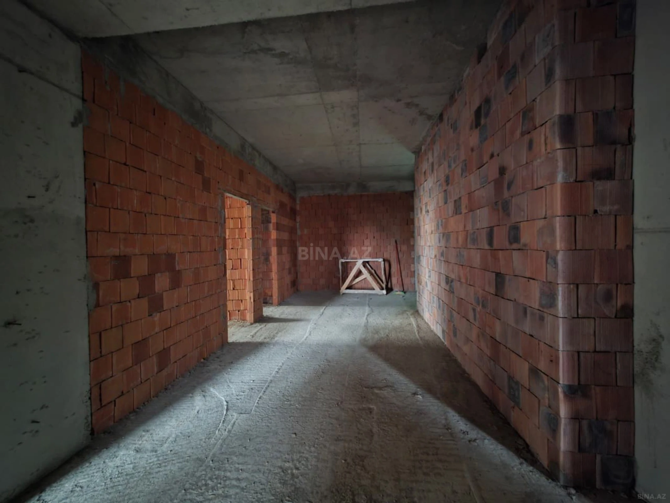 Satılır 4 otaqlı mənzil 220 m²