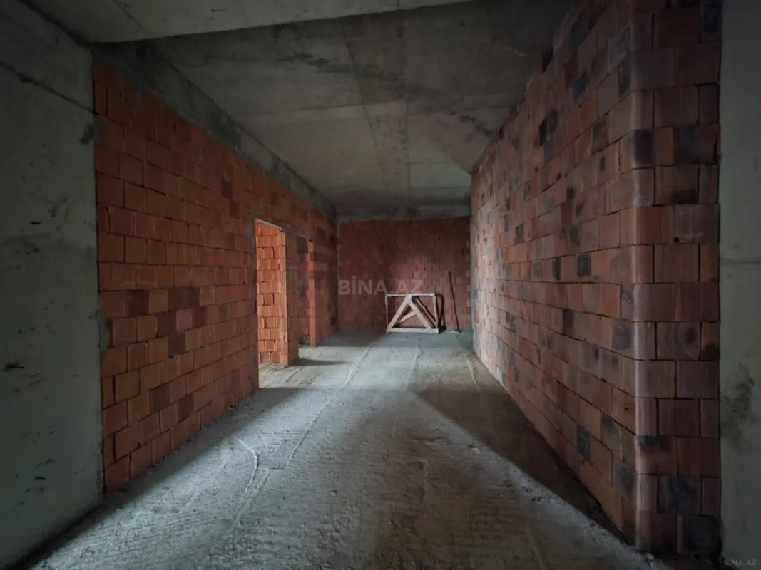 Satılır 4 otaqlı mənzil 220 m²